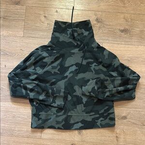 Old Navy Cropped Camouflage High-Neck Pullover Fleece